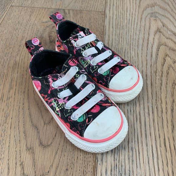Converse Other - Little girls slip on converse